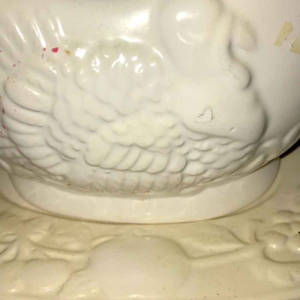 Gravy and butter bowls